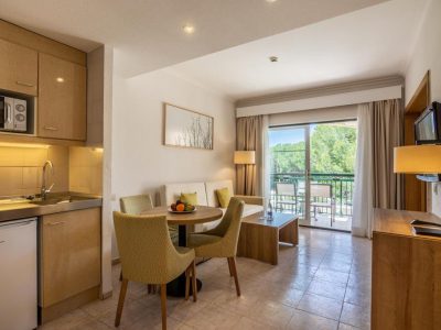 04BB335AA7E406DC36A1BE53B554DC0A