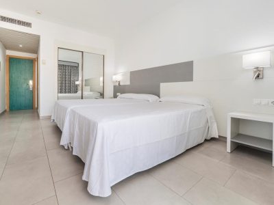 39F5F69BB585D2E91E0D11BA3D055698