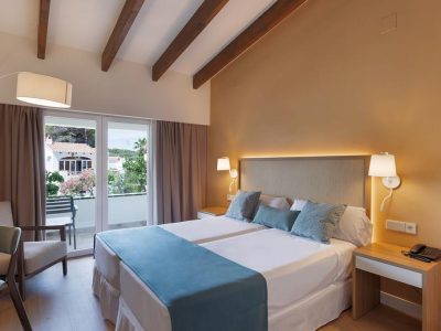 AC20AE715C5C2FA668D1B9DCD19D35D8