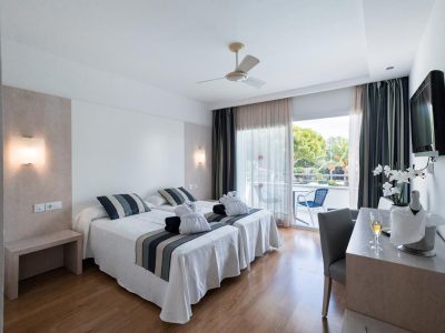 E24C4F42D80329F3BA6B1C27576FAAA5